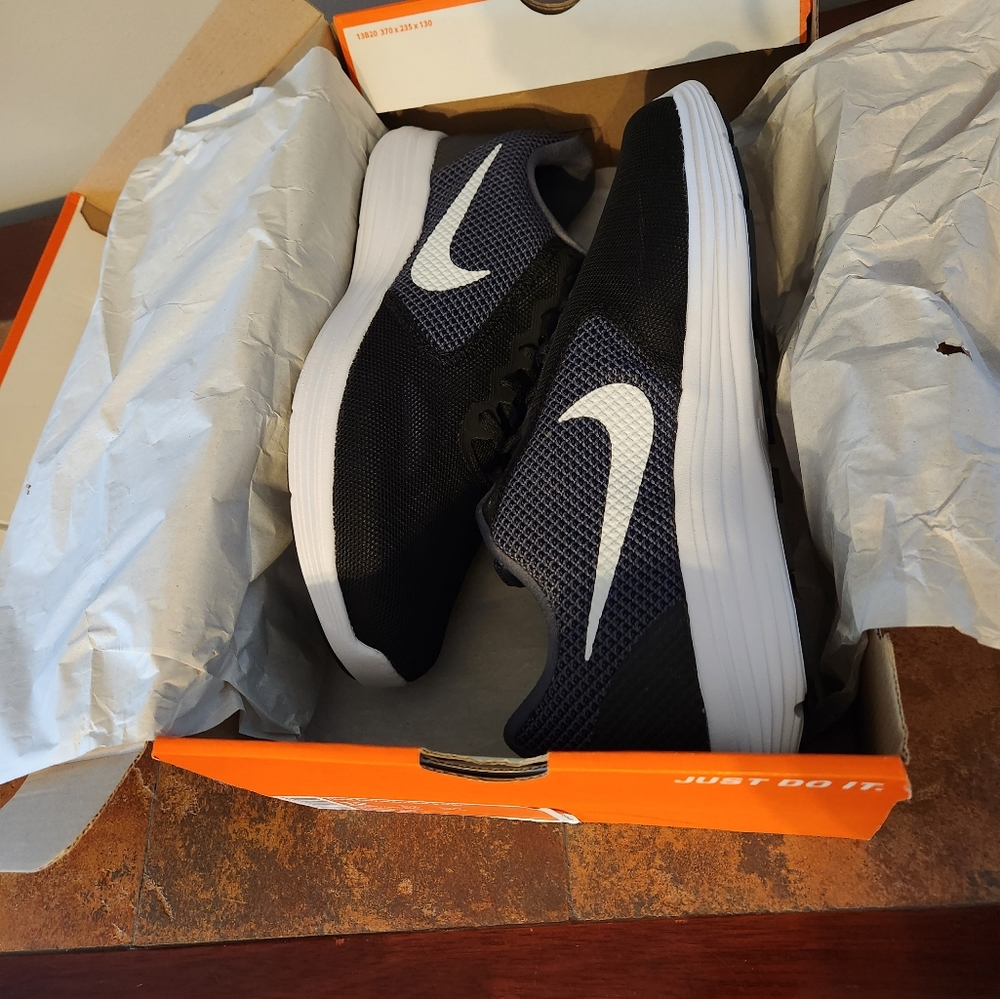 Mens Nike Sneakers size 12 wide